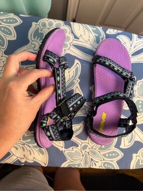 Teva Hurricane 3 Sport Sandals Sz 7-8 Purple Black Hiking Water Shoes EUC